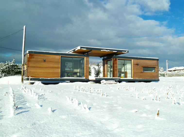 Maison en bois Iroko Evolutiv sous la neige